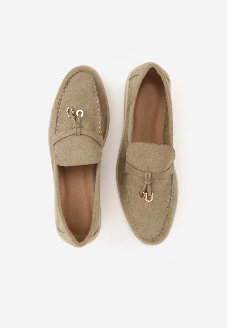 Jasnozielone Mokasyny z Imitacji Zamszu Zdobione Zawieszką i Przeszyciem Aezoris