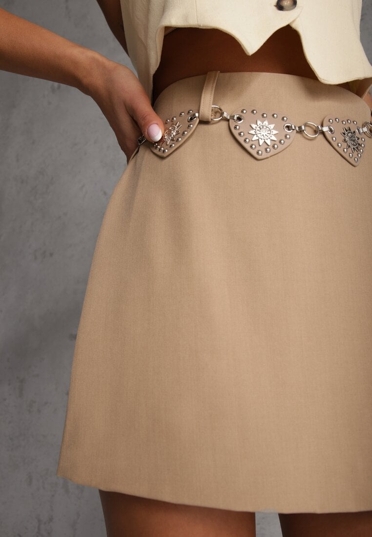 Beżowe Spódnico-Szorty z Metalicznymi Sercami przy Łańcuszku Meztila