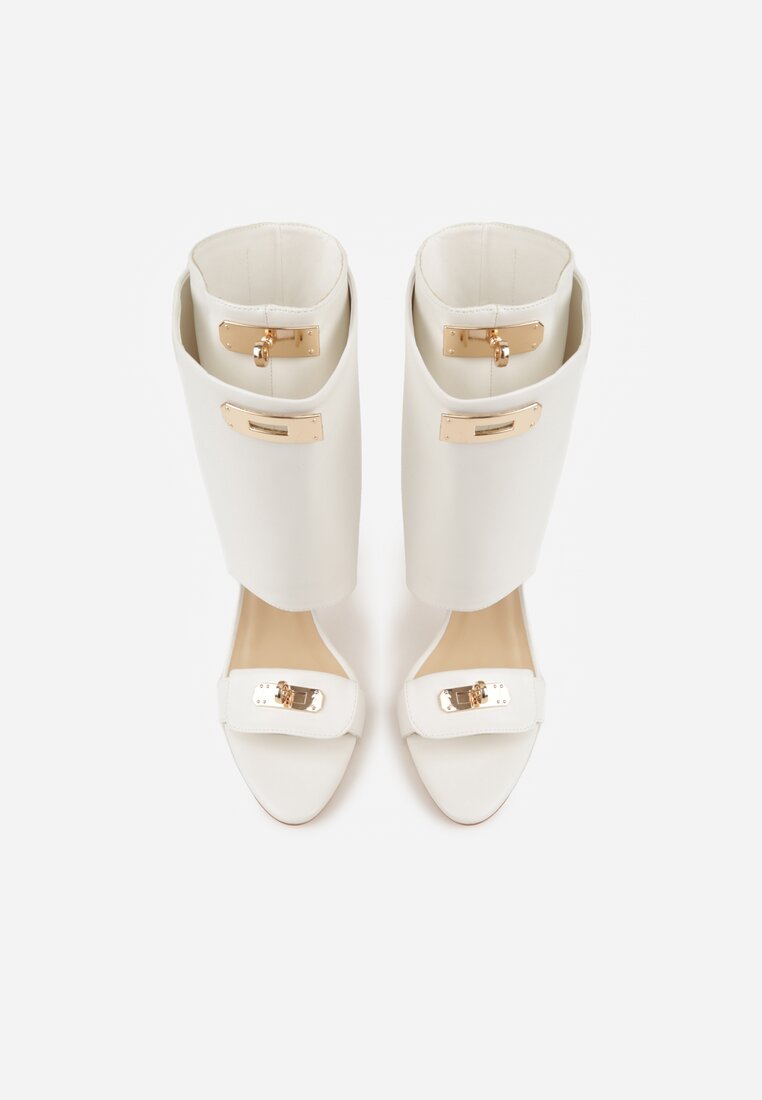 Białe Sandały Typu Botki z Metalicznymi Klamrami Zaehlyss