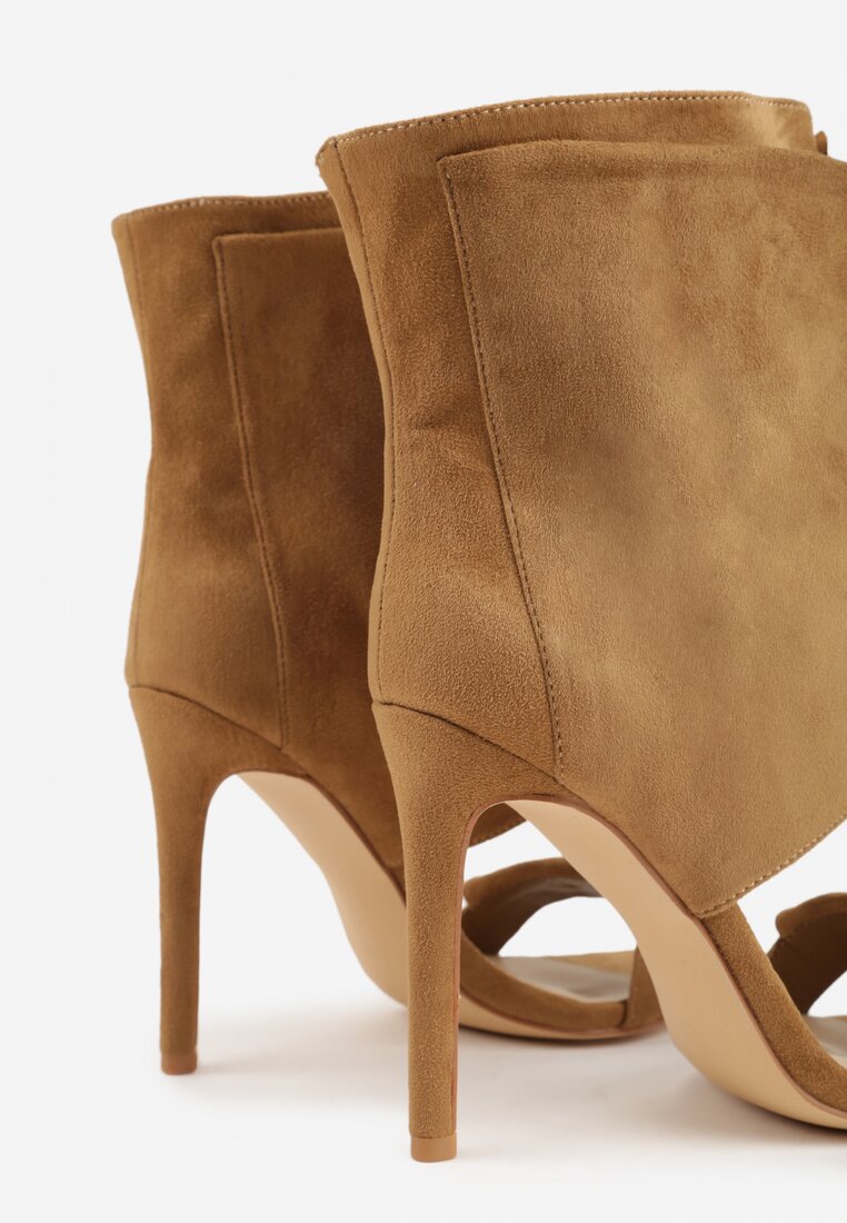 Ciemnobeżowe Sandały Typu Botki z Metalicznymi Klamrami Zaehlyss