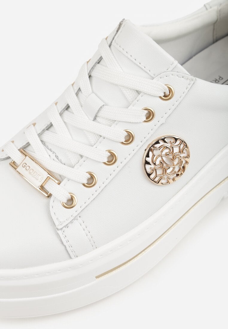 Białe Skórzane Sneakersy na Koturnie Ozdobione Metalicznymi Aplikacjami Acaledice