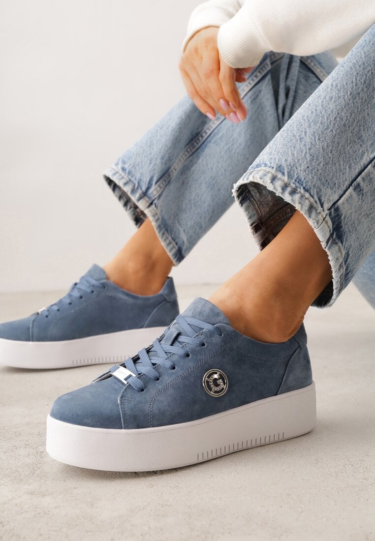 Niebieskie Skórzane Sneakersy na Platformie z Ozdobną Aplikacją z Boku Nesophia