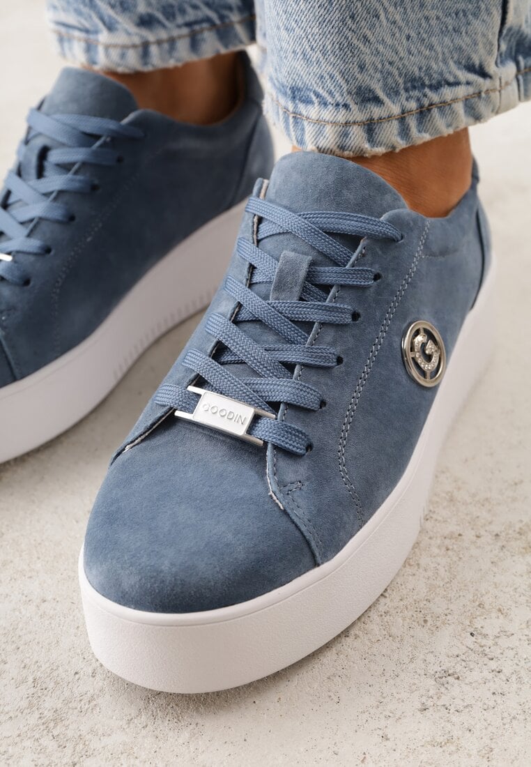 Niebieskie Skórzane Sneakersy na Platformie z Ozdobną Aplikacją z Boku Nesophia