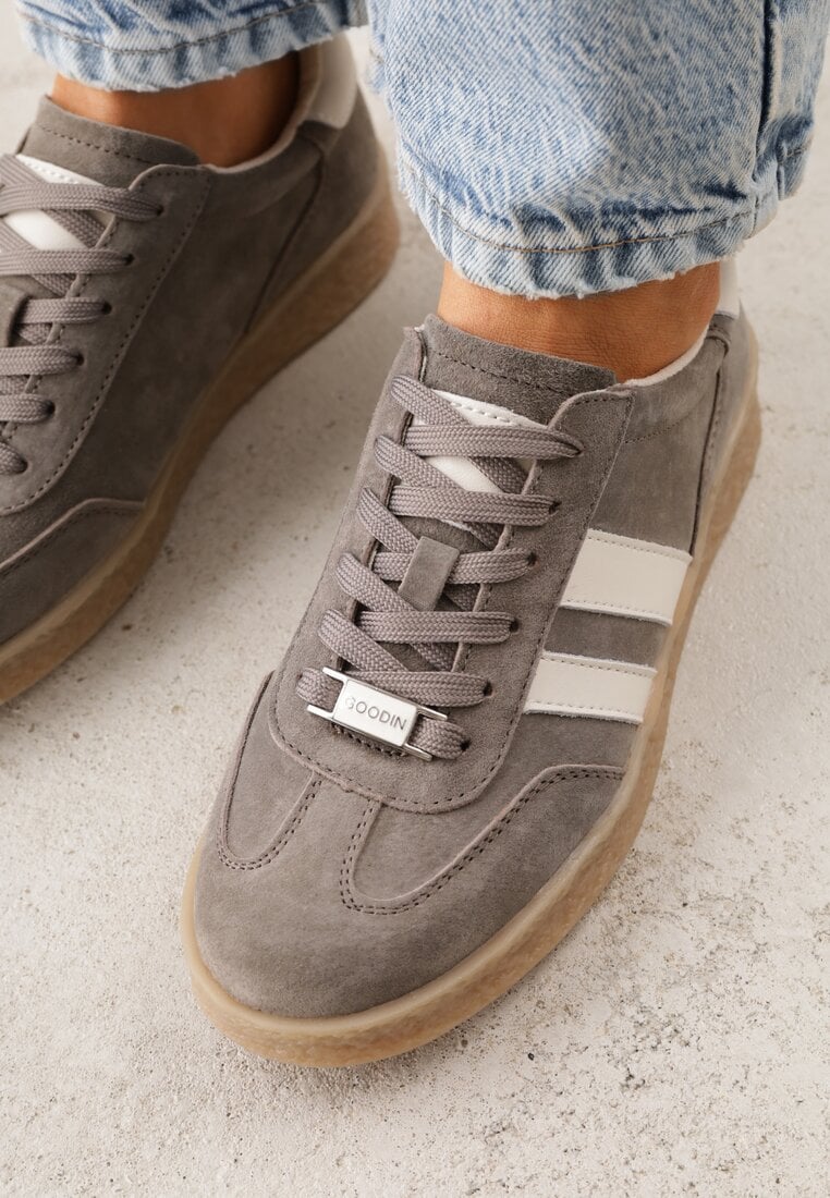 Ciemnobeżowe Skórzane Sneakersy Typu Tenisówki Ozdobione Paskami Brethanthei