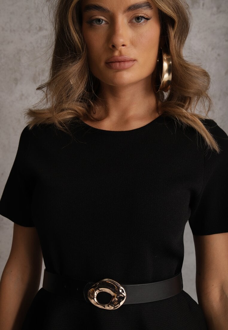 Czarna Dzianinowa Bluzka Baskinka z Paskiem i Klamrą Megassa