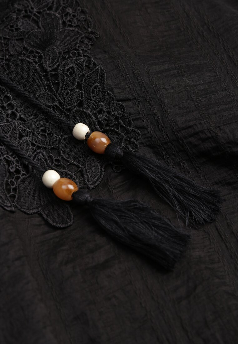 Czarna Wiązana Bluzka w Stylu Boho z Tencelu z Koralikami i Koronką Helotis