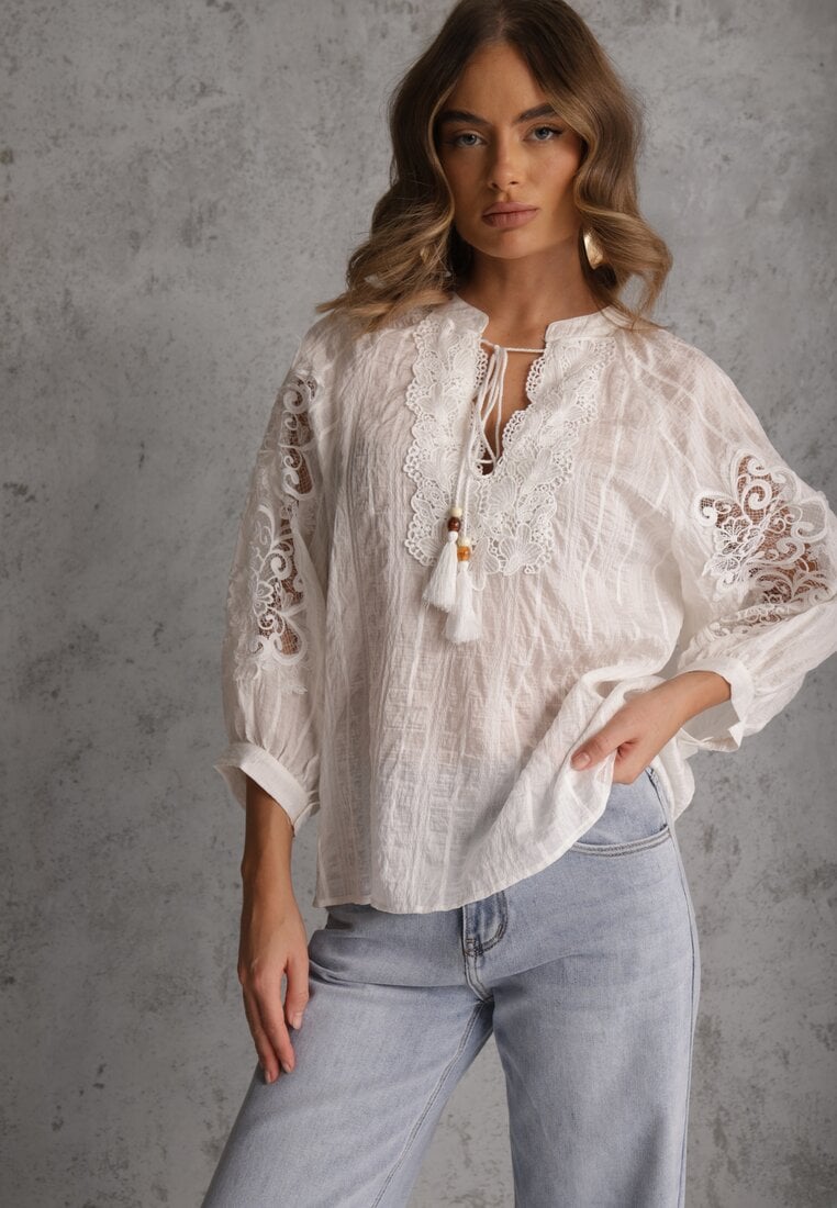 Biała Wiązana Bluzka w Stylu Boho z Tencelu z Koralikami i Koronką Helotis