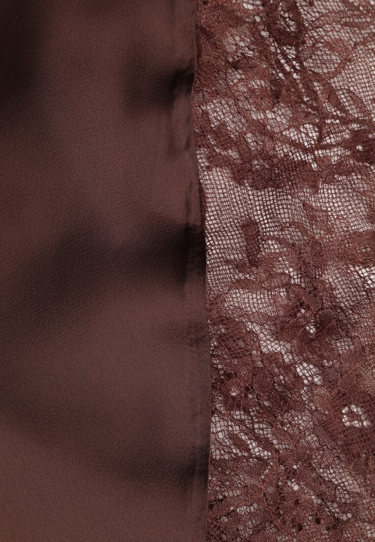 Brązowa Satynowa Sukienka o Asymetrycznym Kroju z Koronkowym Dołem Mellea