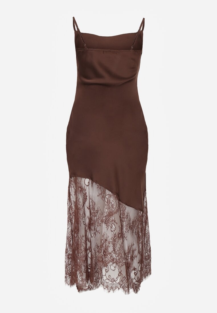 Brązowa Satynowa Sukienka o Asymetrycznym Kroju z Koronkowym Dołem Mellea