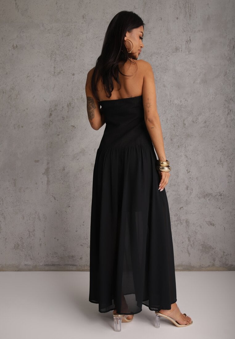 Czarna Sukienka z Dekoltem Halter i Ozodbymi Guzikami z Przodu Nesia