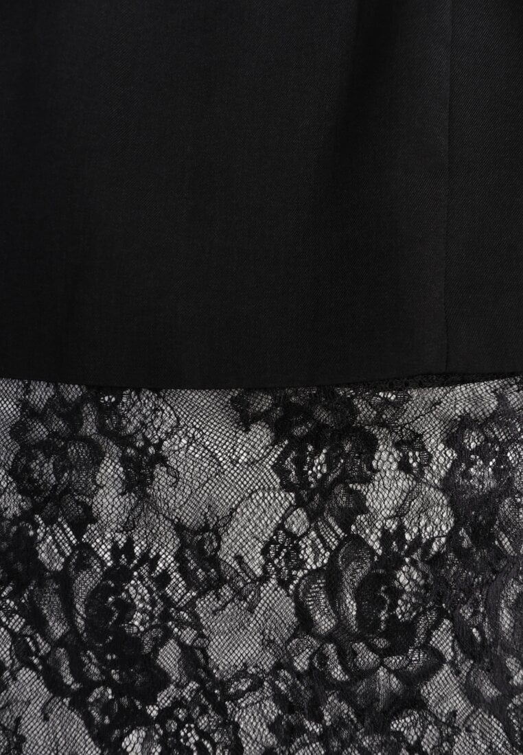 Czarna Sukienka Wieczorowa Bez Rękawów z Koronką u Dołu Moaviie