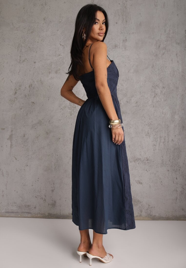 Granatowa Rozkloszowana Sukienka z Bawełny na Ramiączka Zdobiona Haftem Adozaphaura