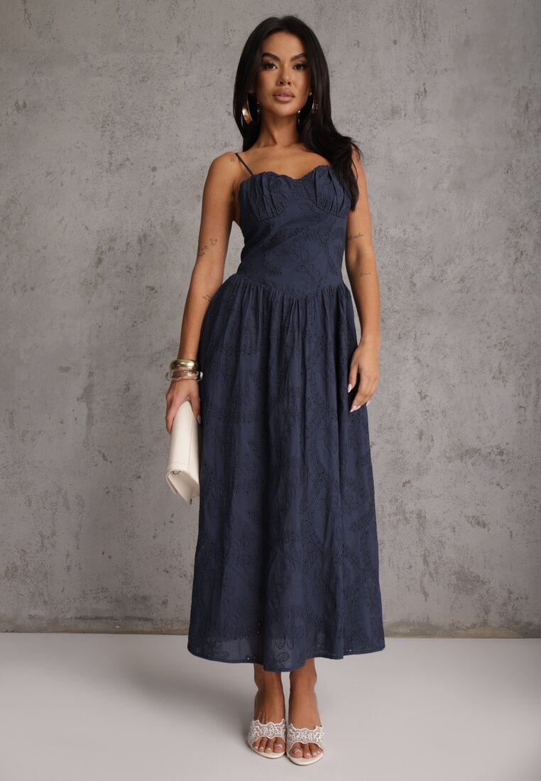 Granatowa Rozkloszowana Sukienka z Bawełny na Ramiączka Zdobiona Haftem Adozaphaura