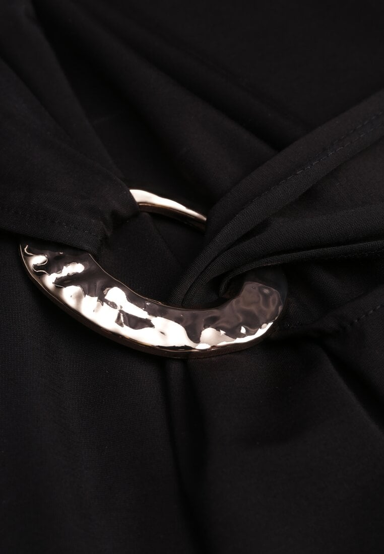 Czarna Dopasowana Sukienka Elegancka z Aplikacją w Talii Corope