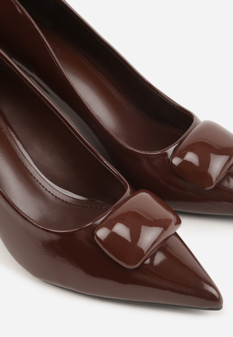 Brązowe Czółenka Lakierowane na Szpilce z Aplikacją 3D Ianvyre