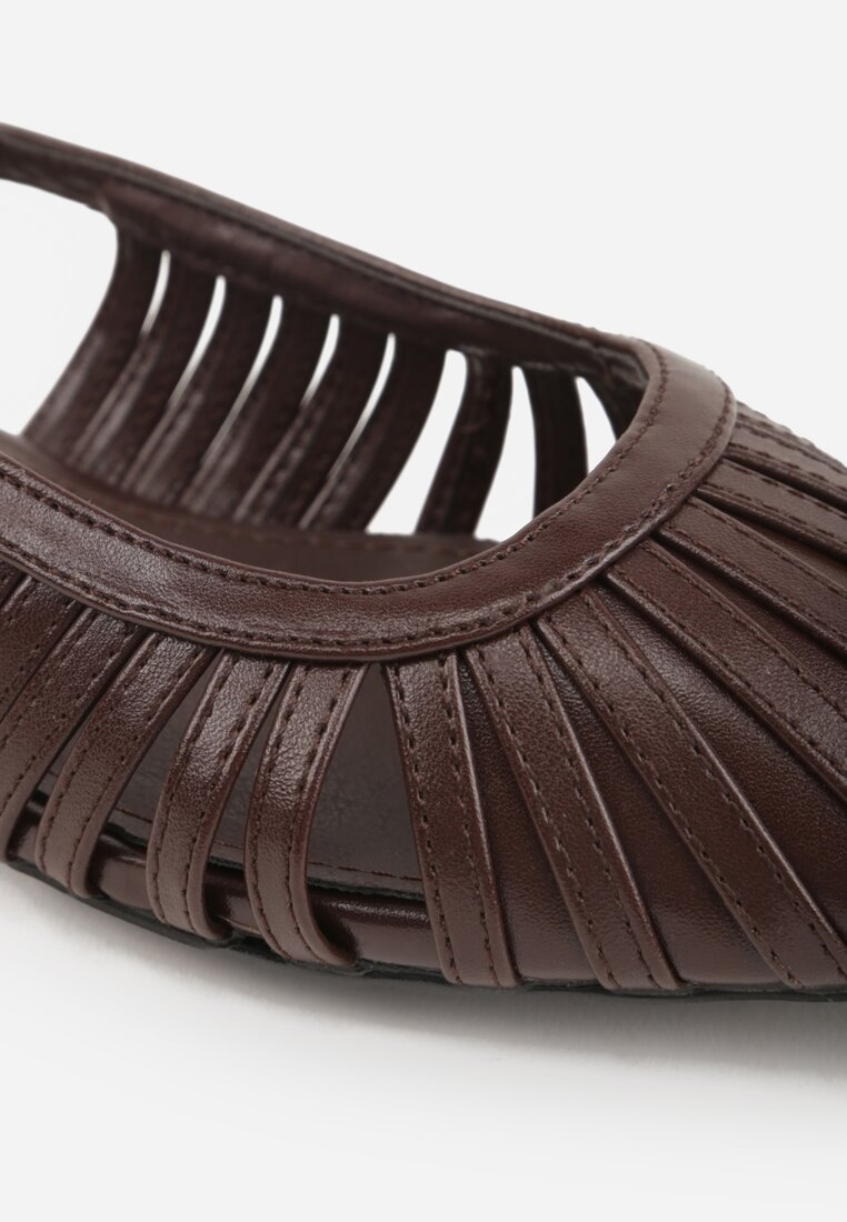 Brązowe Płąskie Sandały z Ozdobnymi Paseczkami Kahlidone
