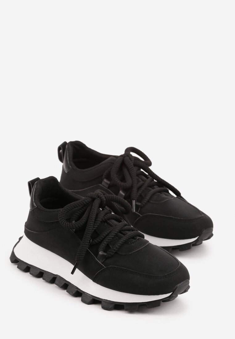 Czarne Sneakersy na Platformie Ozdobionej Tłoczeniem Zerla