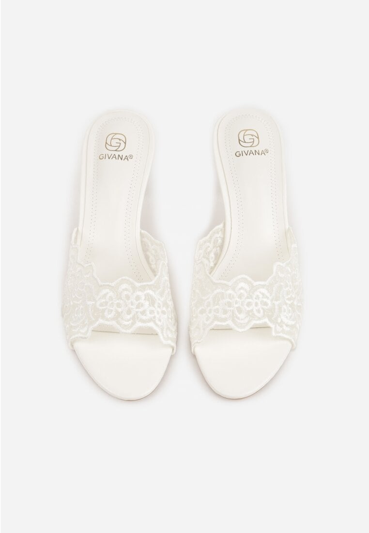 Białe Klapki na Metalicznej Szpilce z Koronką Theiseusa