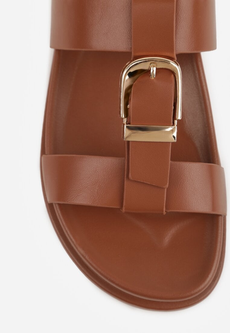 Brązowe Klapki Ozdobione Paskiem z Metaliczną Klamrą Kellyss