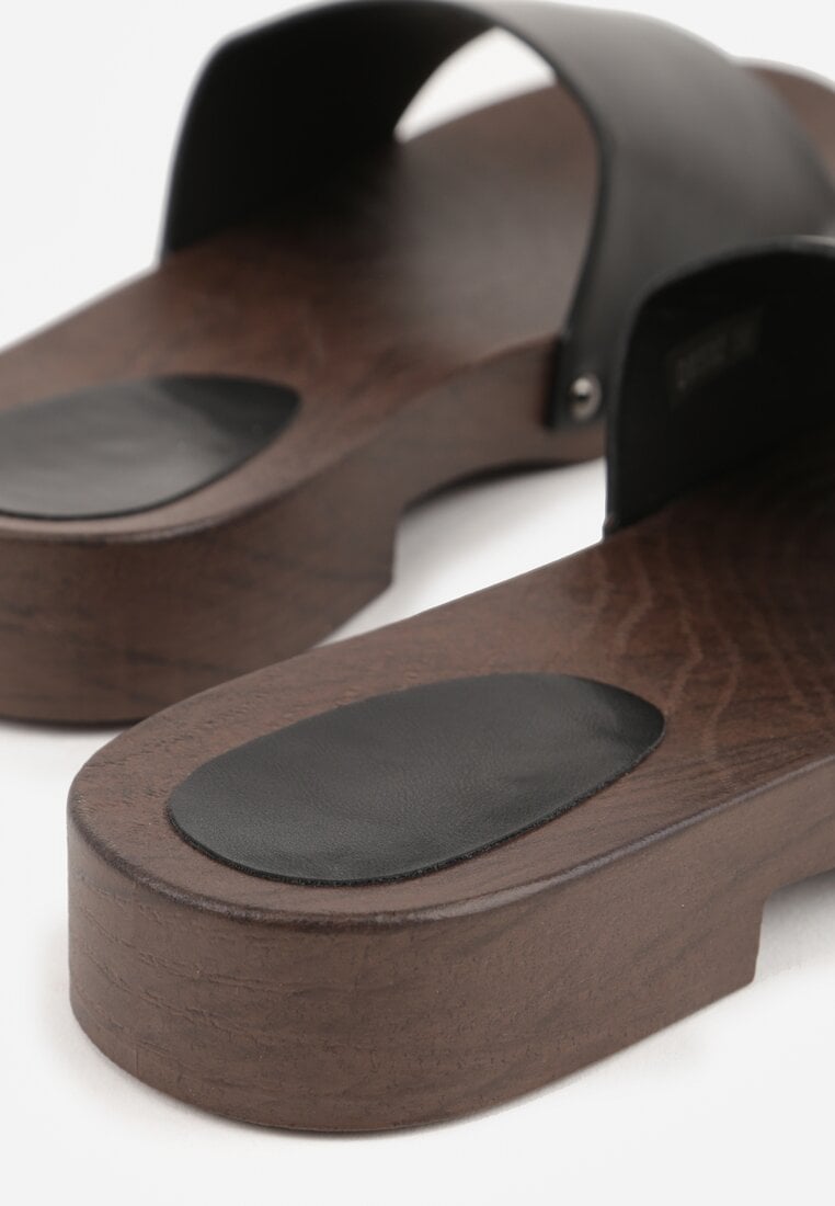 Czarne Klapki Ozdobione po Bokach Nitami Neameronei