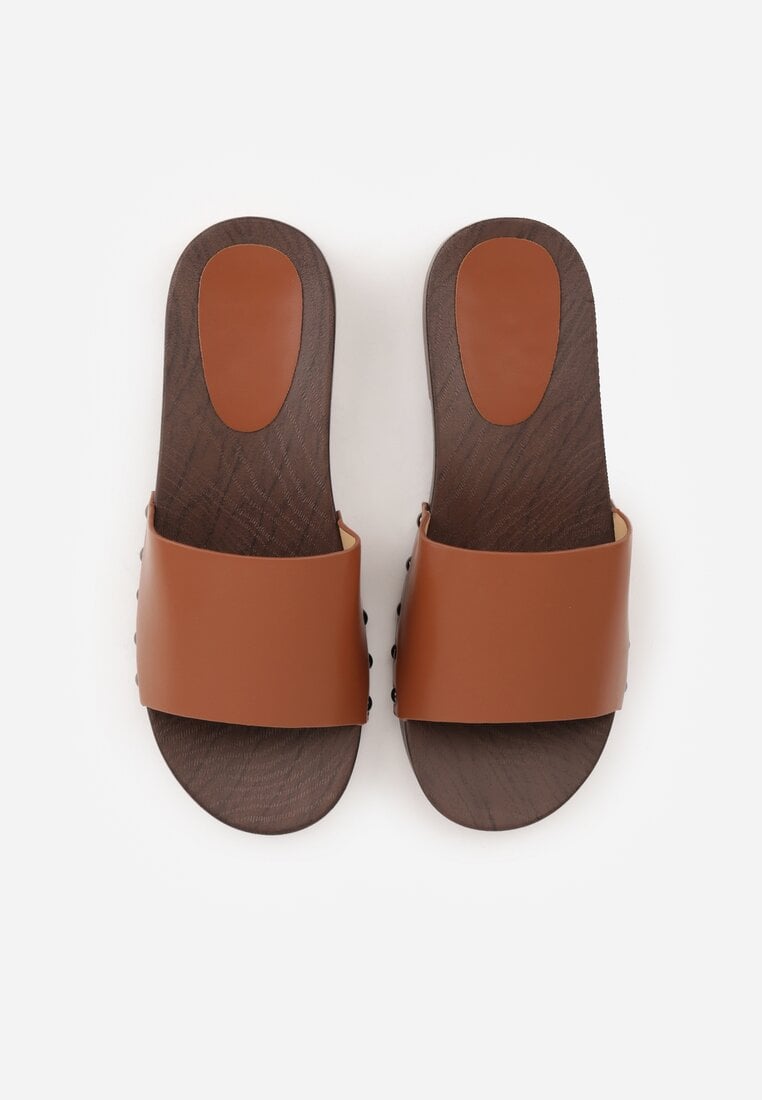 Brązowe Klapki Ozdobione po Bokach Nitami Neameronei