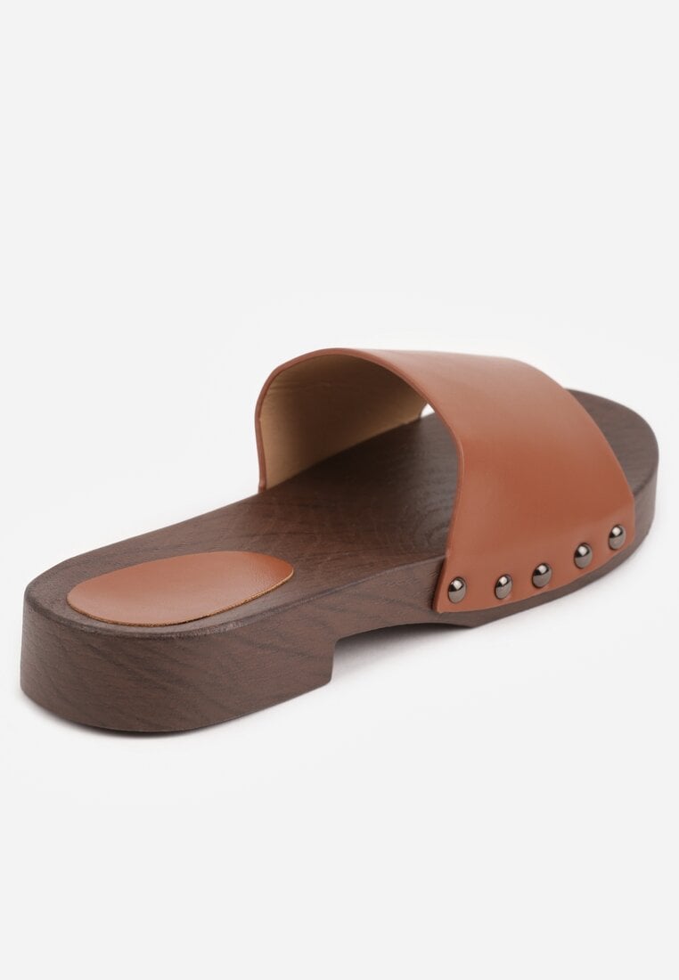 Brązowe Klapki Ozdobione po Bokach Nitami Neameronei