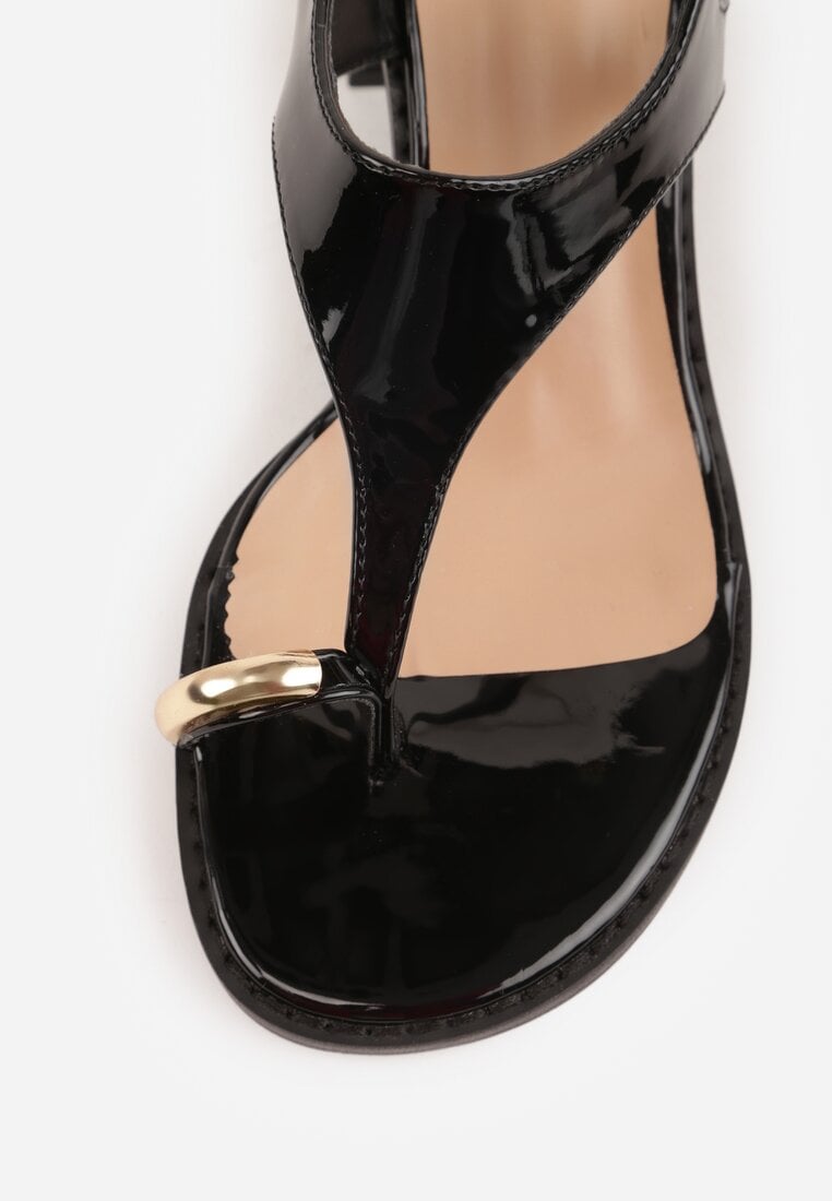 Czarne Sandały w Stylu Japonek na Niskim Słupku z Aplikacją Fyreltarish