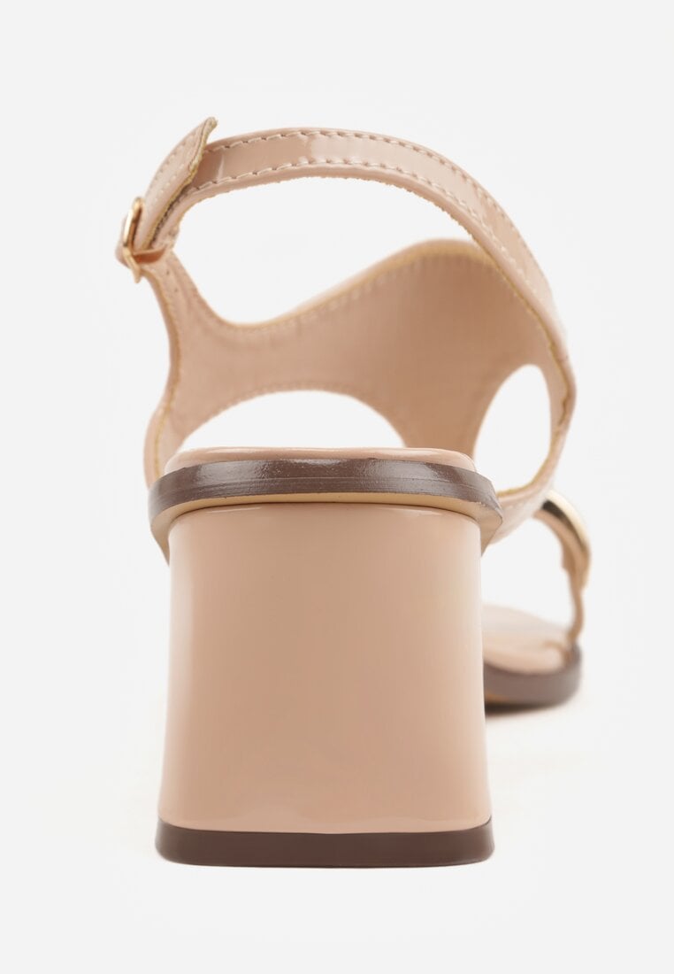 Beżowe Sandały w Stylu Japonek na Niskim Słupku z Aplikacją Fyreltarish