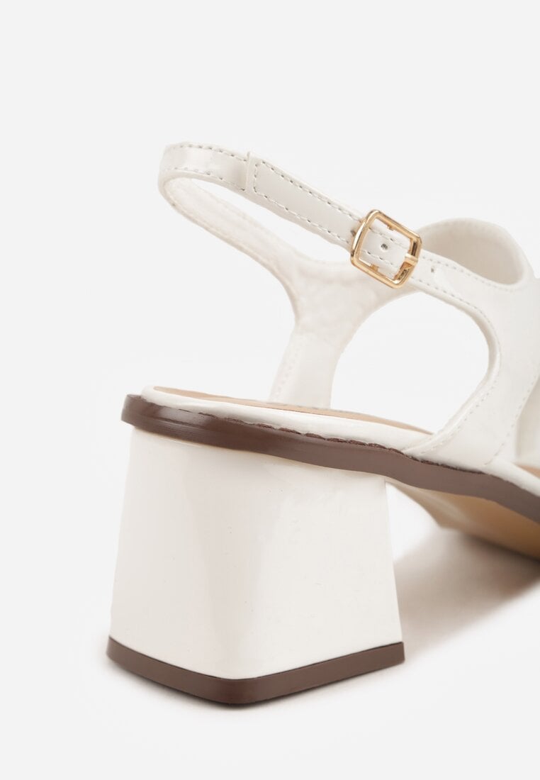 Białe Sandały w Stylu Japonek na Niskim Słupku z Aplikacją Fyreltarish