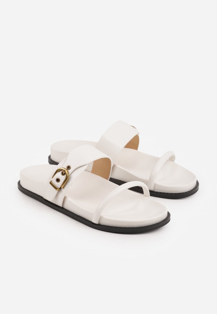 Białe Klapki Ozdobione Paskami i Metaliczną Klamrą Ophiusi