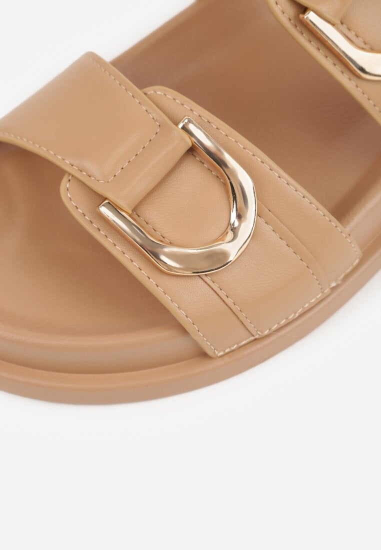 Ciemnobeżowe Klapki z Metalicznymi Klamrami Eudare