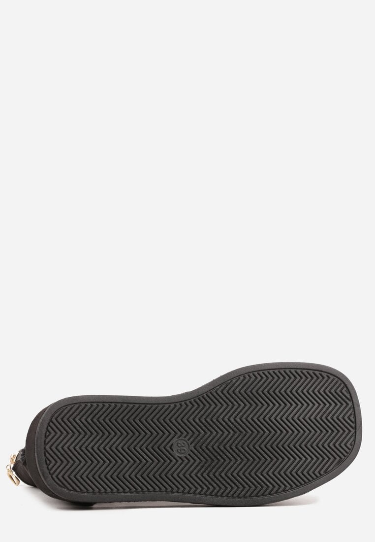 Czarne Sandały Typu Botki Ozdobione Metaliczną Klamrą z Przodu Adrasaia