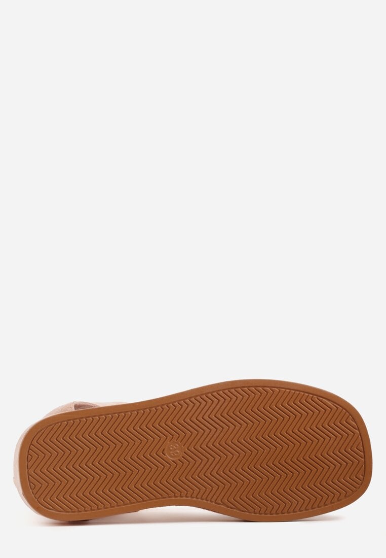 Różowe Sandały Typu Botki Ozdobione Metaliczną Klamrą z Przodu Adrasaia