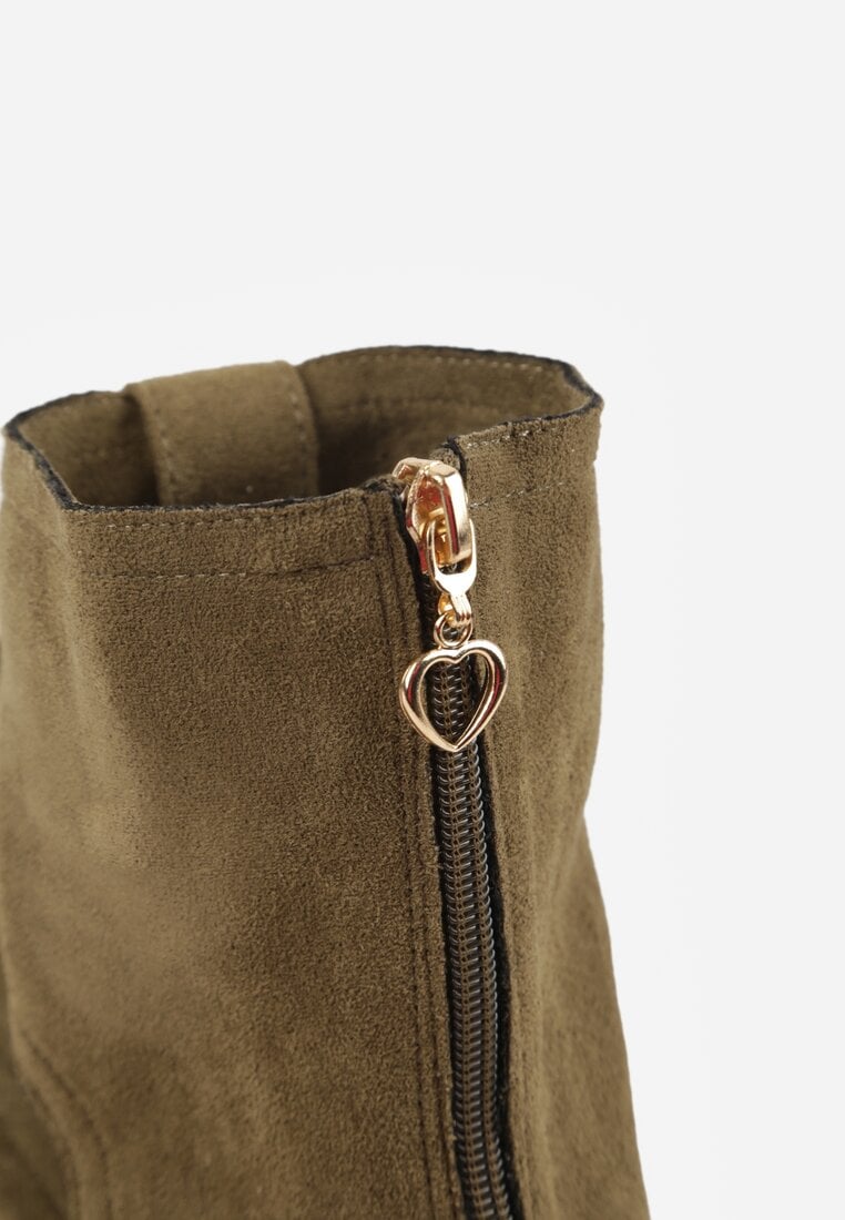 Zielone Sandały Typu Botki Ozdobione Metaliczną Klamrą z Przodu Adrasaia