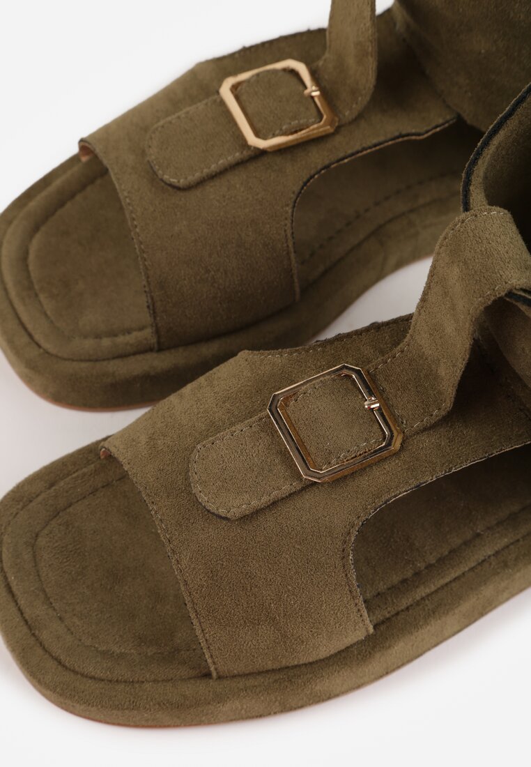 Zielone Sandały Typu Botki Ozdobione Metaliczną Klamrą z Przodu Adrasaia