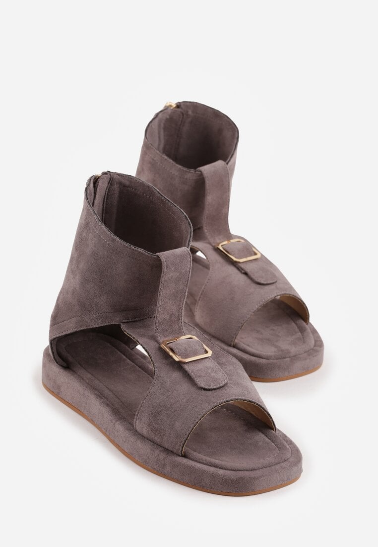 Szare Sandały Typu Botki Ozdobione Metaliczną Klamrą z Przodu Adrasaia