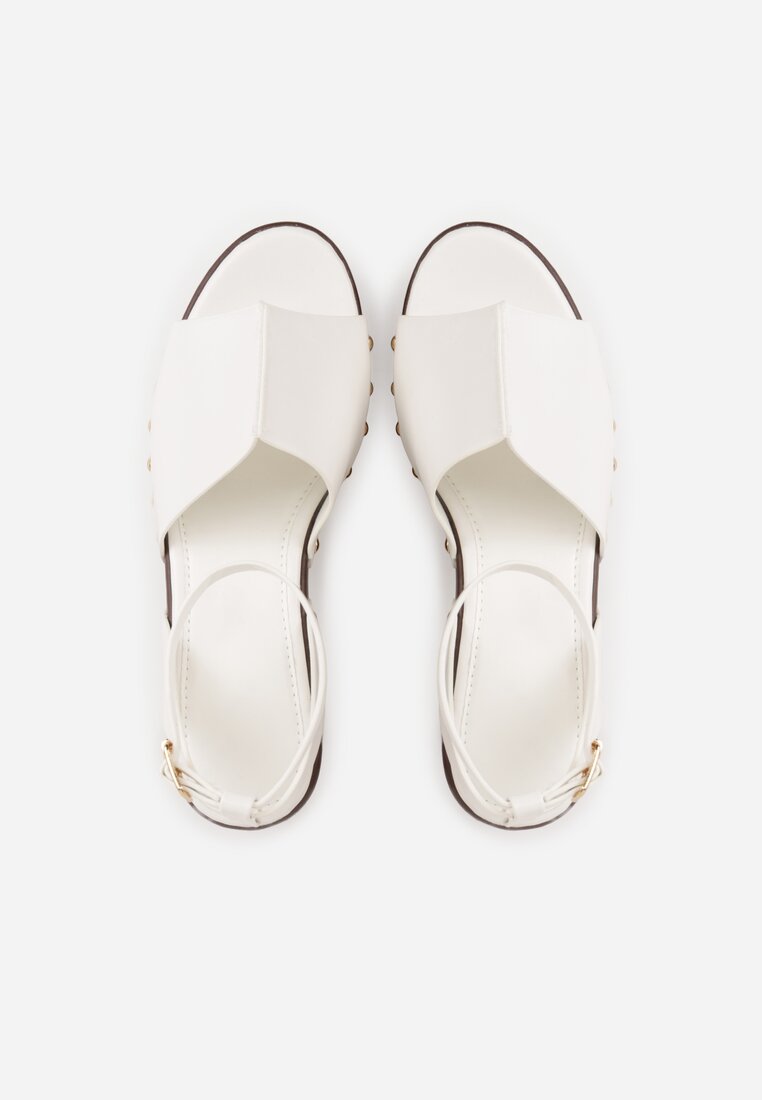 Białe Sandały na Platformie i Koturnie z Nitami po Bokach Zaehesh