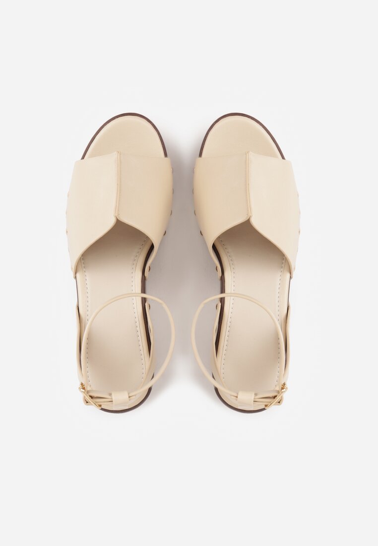 Beżowe Sandały na Platformie i Koturnie z Nitami po Bokach Zaehesh