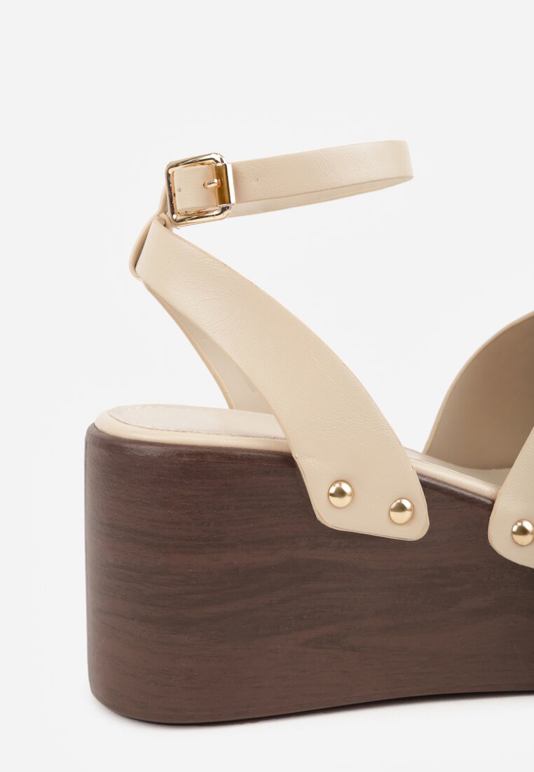 Beżowe Sandały na Platformie i Koturnie z Nitami po Bokach Zaehesh