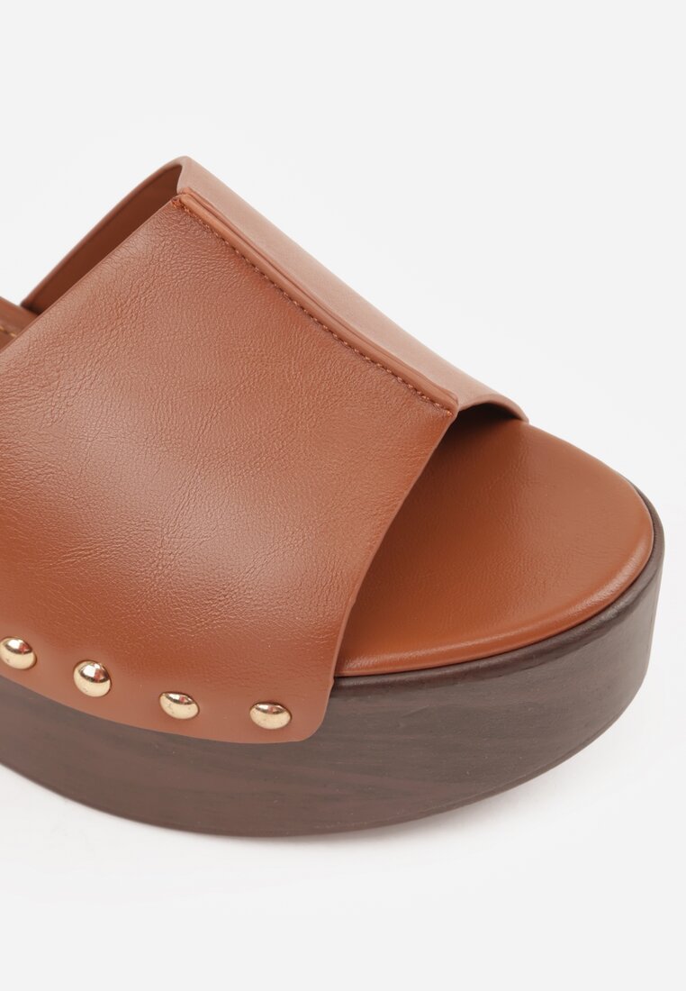 Brązowe Sandały na Platformie i Koturnie z Nitami po Bokach Zaehesh