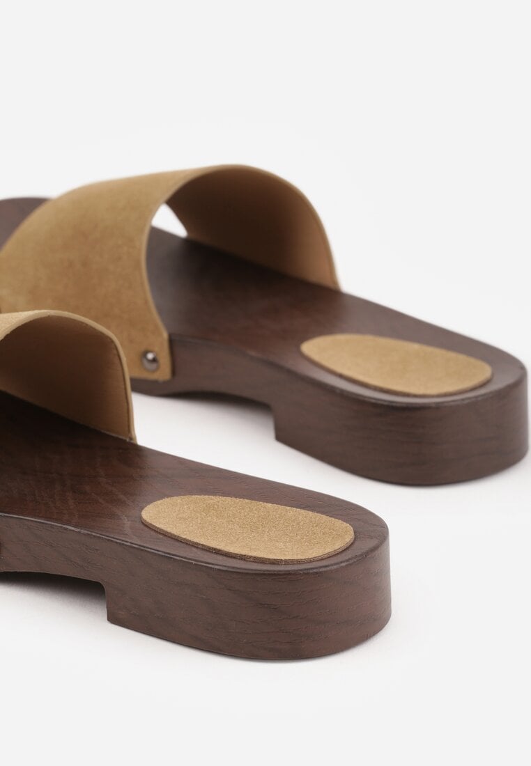 Ciemnobeżowe Klapki z Nitami po Bokach Xerxathan