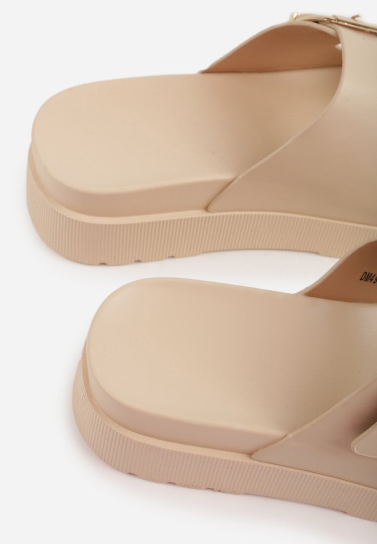 Beżowe Klapki na Platformie Ozdobione Metalicznymi Klamrami Galisiphe