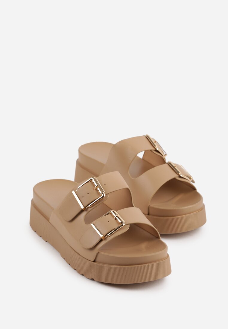 Ciemnobeżowe Klapki na Platformie Ozdobione Metalicznymi Klamrami Galisiphe