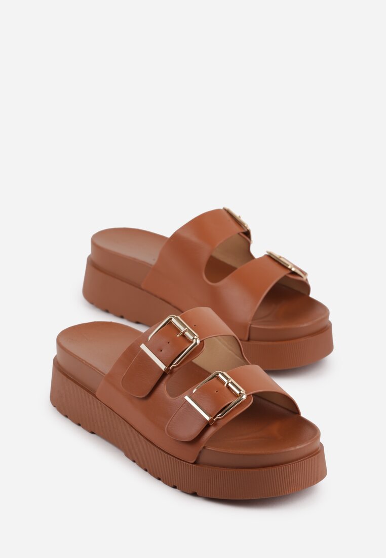 Brązowe Klapki na Platformie Ozdobione Metalicznymi Klamrami Galisiphe