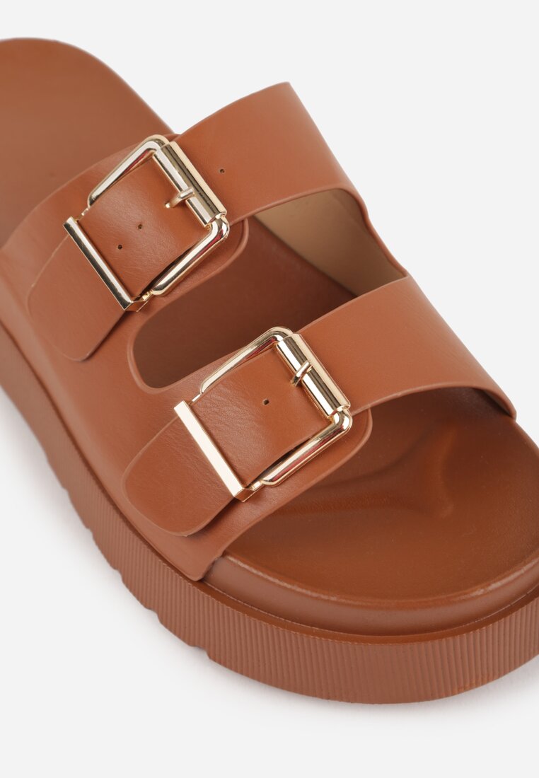 Brązowe Klapki na Platformie Ozdobione Metalicznymi Klamrami Galisiphe