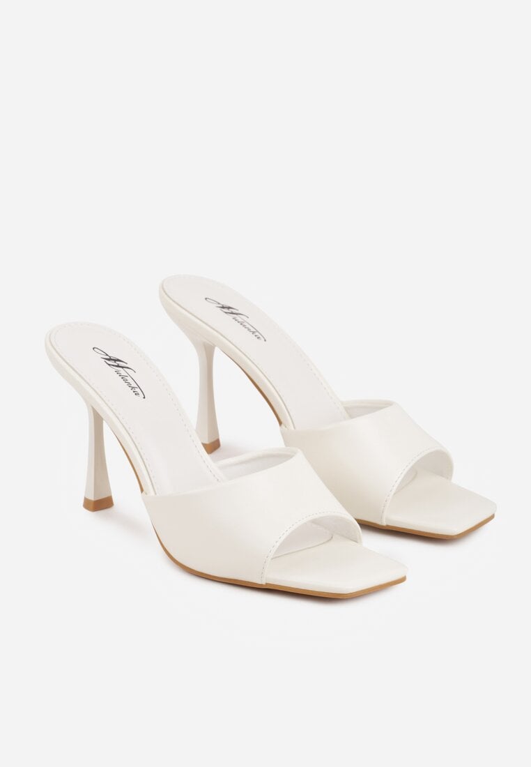 Białe Klapki na Szpilce Ozdobione Kwadratowym Noskiem Eudanassa