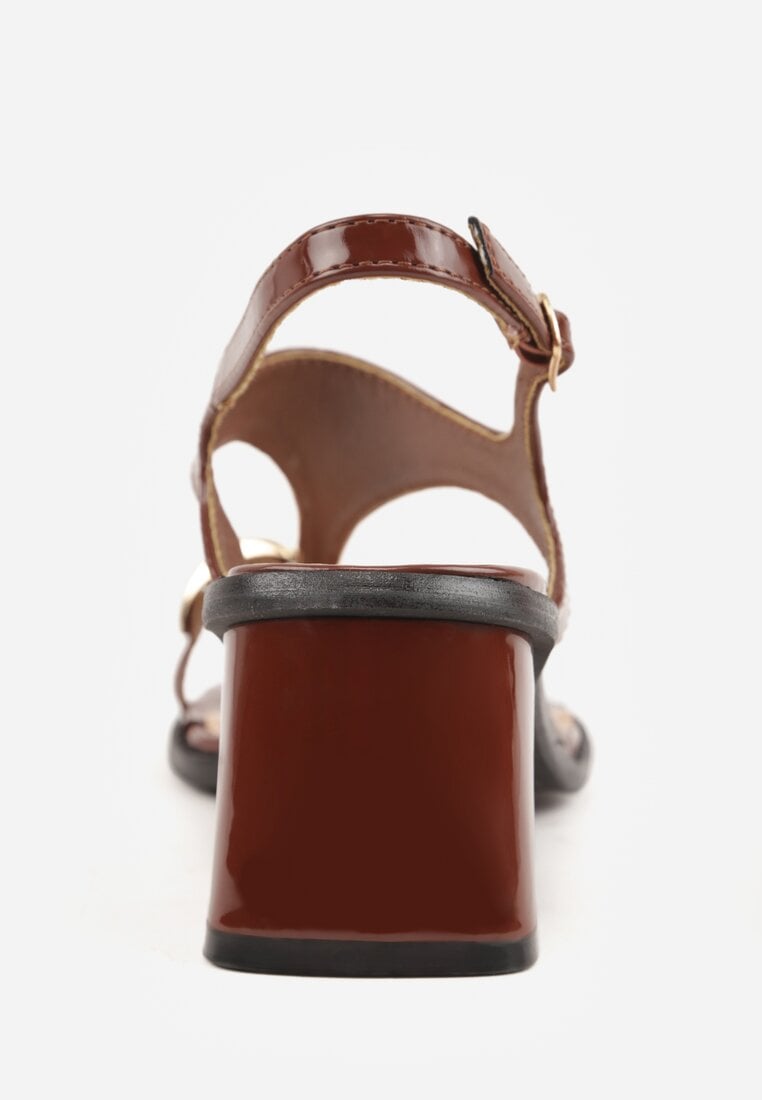 Brązowe Sandały w Stylu Japonek na Niskim Słupku z Aplikacją Fyreltarish