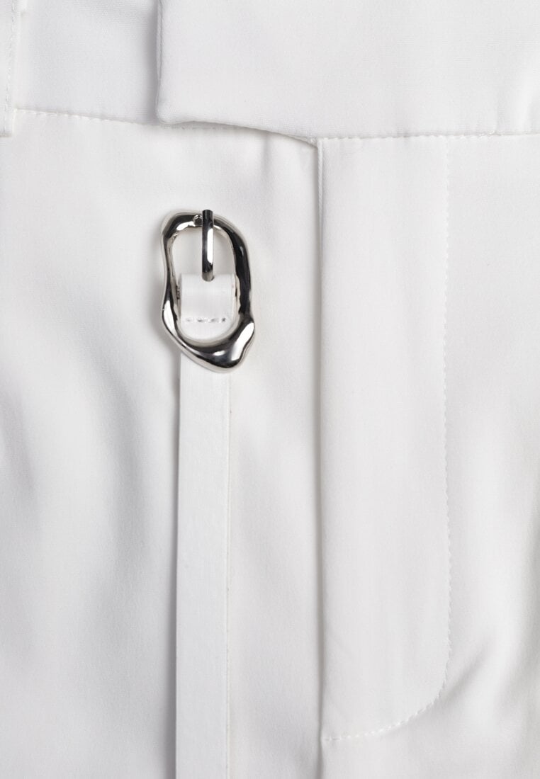 Biała Spódnica z Bawełną o Dopasowanym Kroju z Paskiem i Podszewką-Szortami Vitia