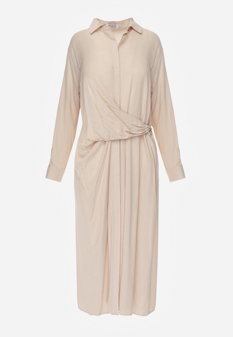 Beżowa Koszulowa Sukienka z Wiskozy z Asymetrycznym Drapowaniem i Guzikiem Hetasa
