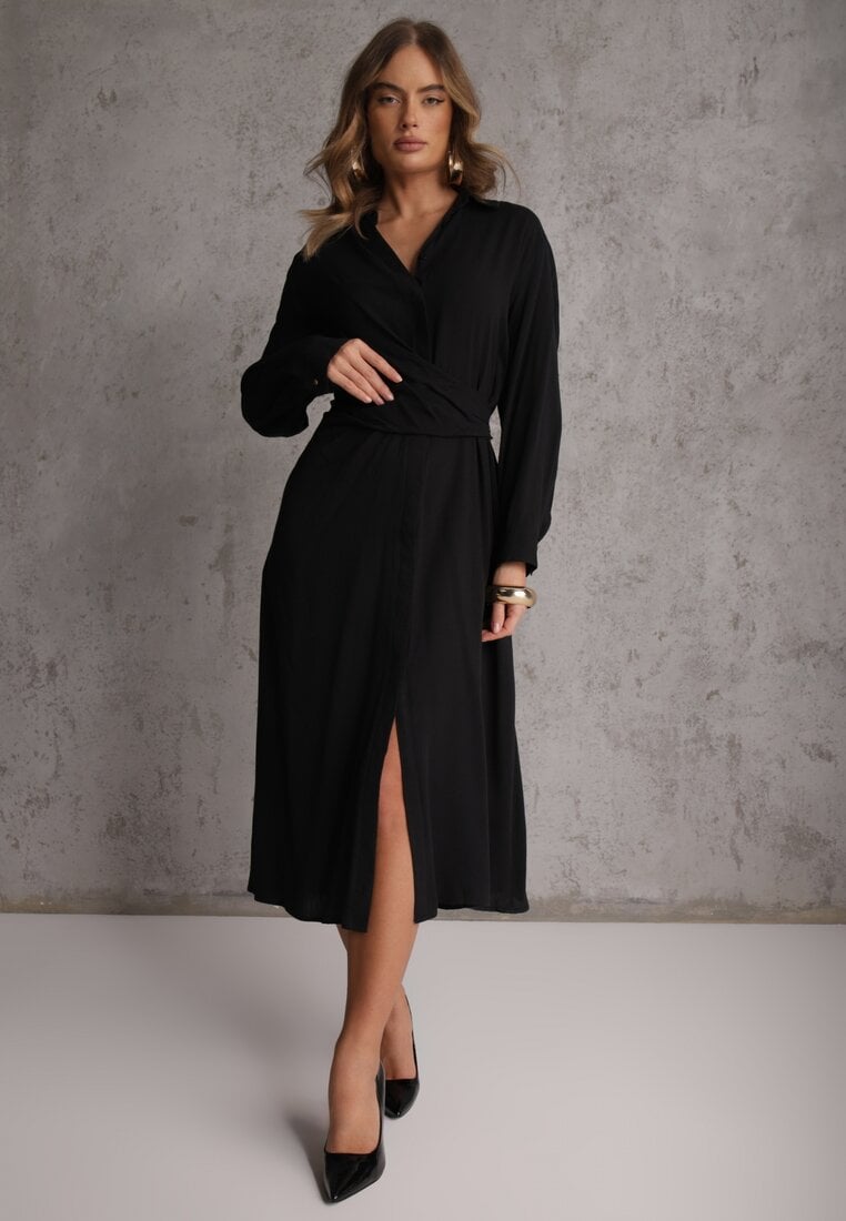 Czarna Koszulowa Sukienka z Wiskozy z Asymetrycznym Drapowaniem i Guzikiem Hetasa